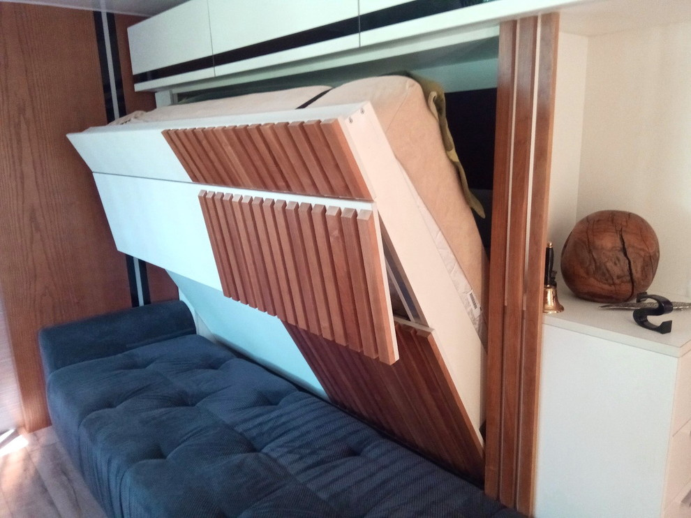 шкаф кровать с диваном и  декором из ясеня