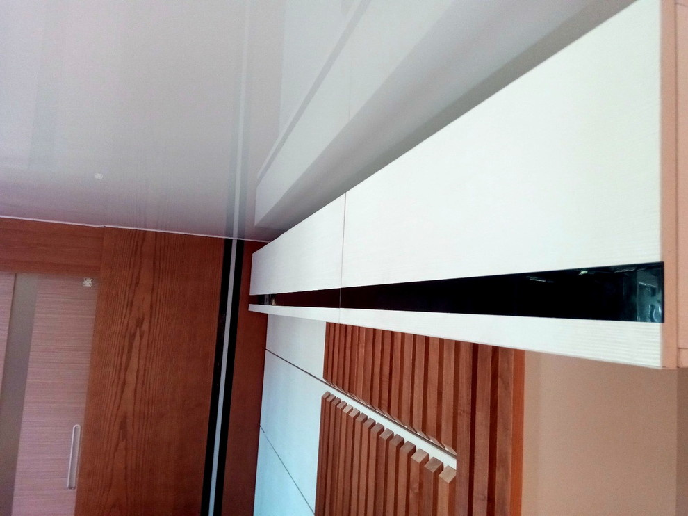 шкаф кровать с диваном и  декором из ясеня