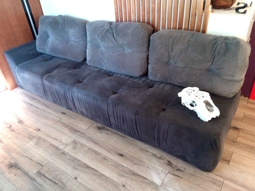 шкаф кровать с диваном и  декором из ясеня