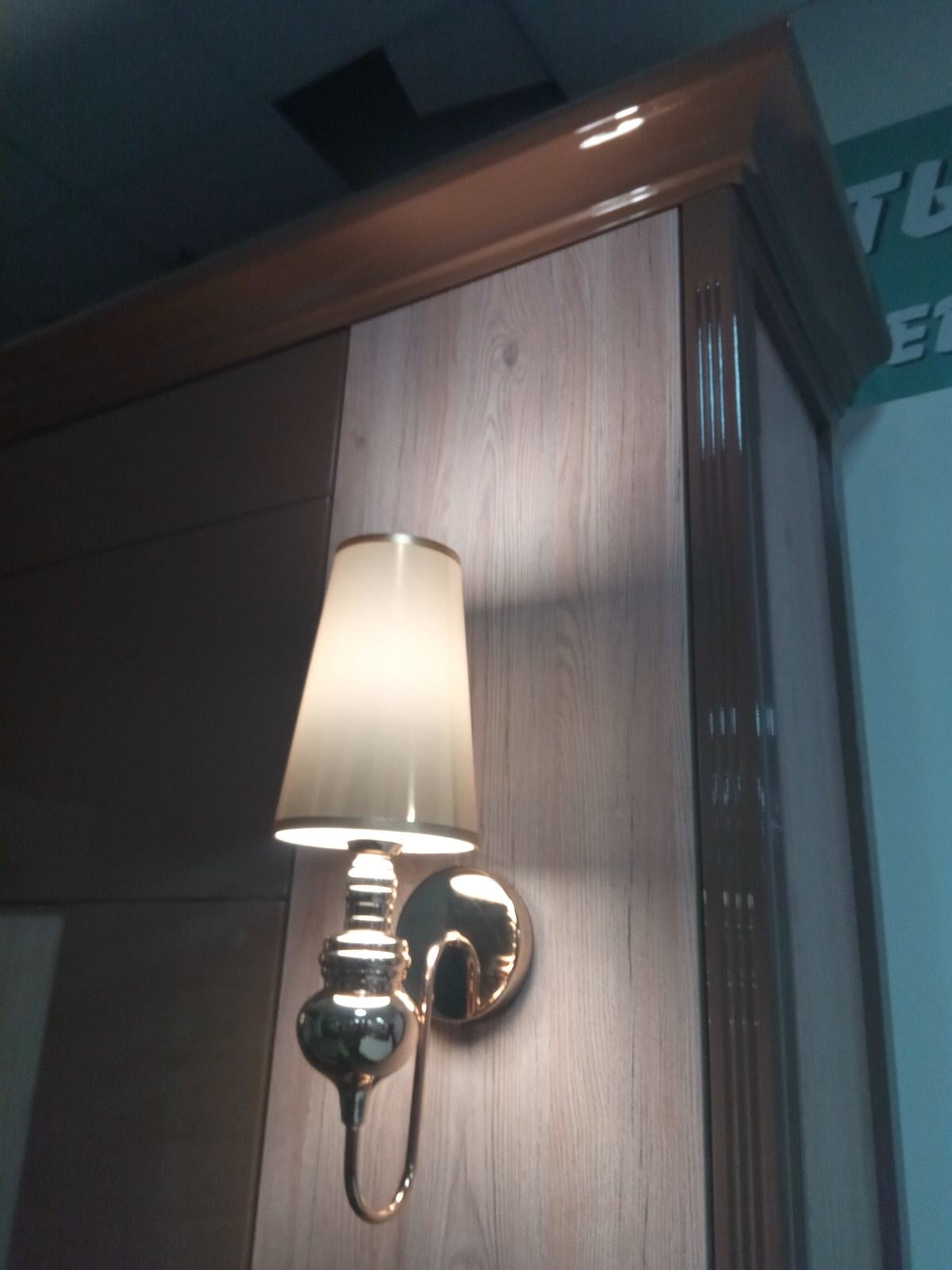 подъемная кровать с колоннами и декором "ясень средиземноморский"