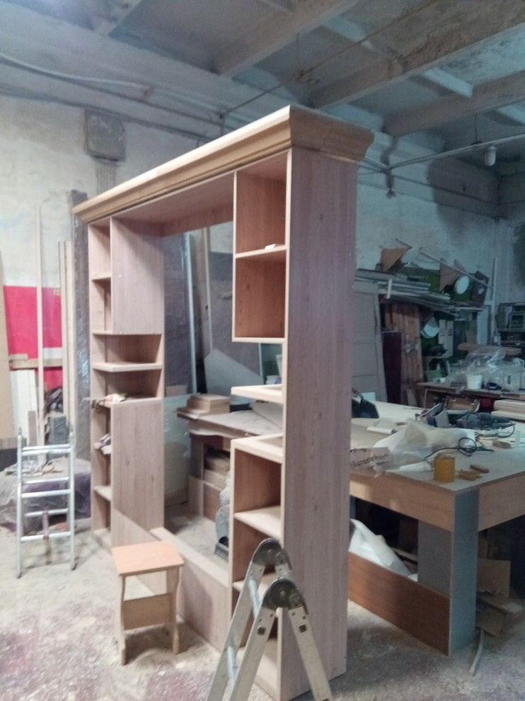 подъемная кровать с колоннами и декором "ясень средиземноморский"