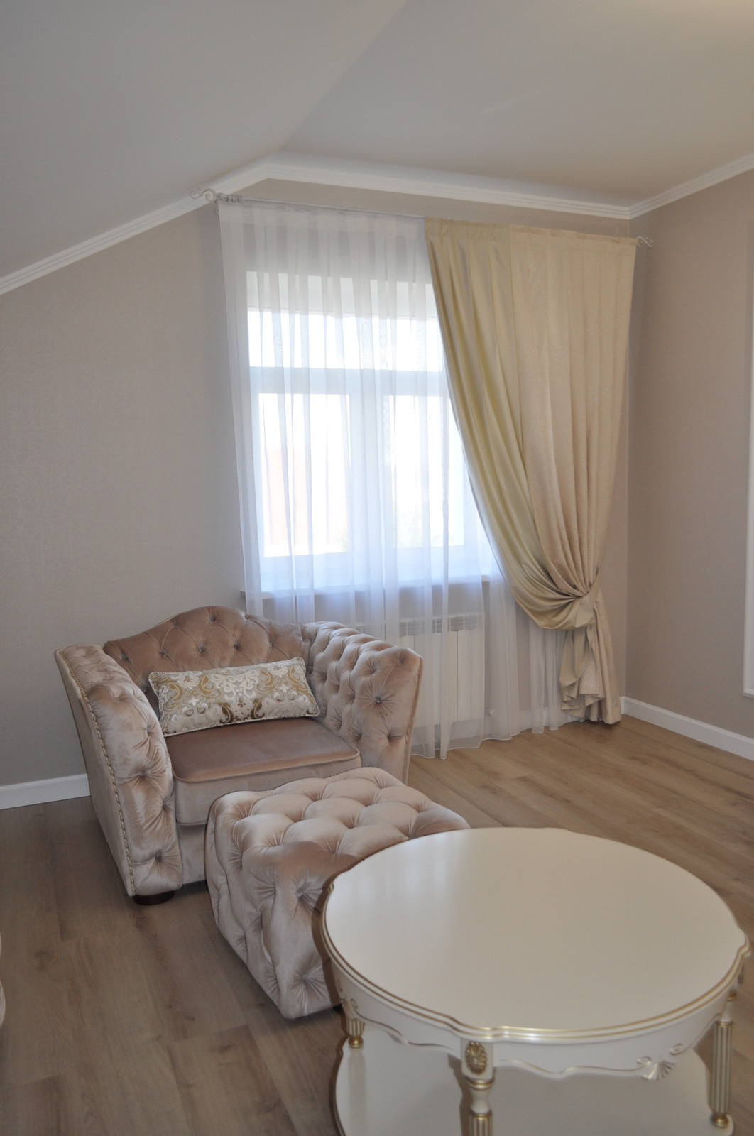 Столовая и гостиная зона