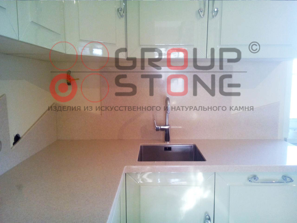 Столешница с стеновой панелью из искусственного камня