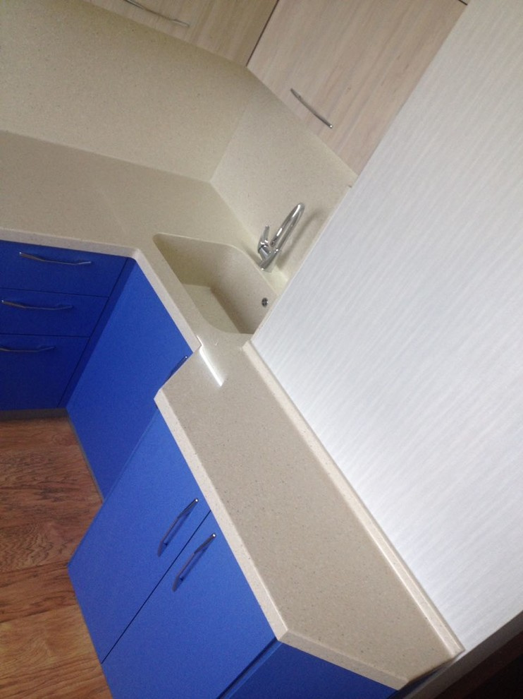 Столешница с фартуком из искусственного камня LG HI-MACS G-058