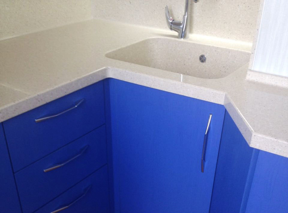 Столешница с фартуком из искусственного камня LG HI-MACS G-058