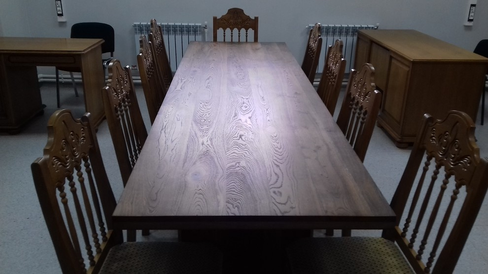 Стол для переговоров. Массив дуба.