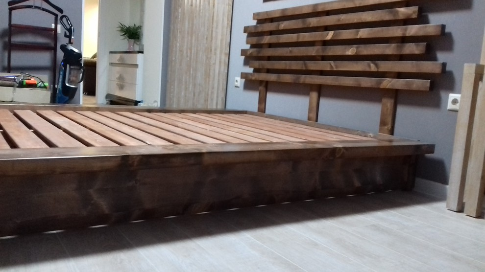 Кровать из массива кедра.