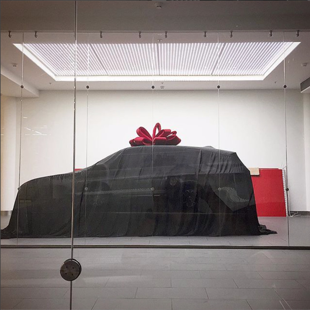 Светодиодное освещение в автосалоне BMW