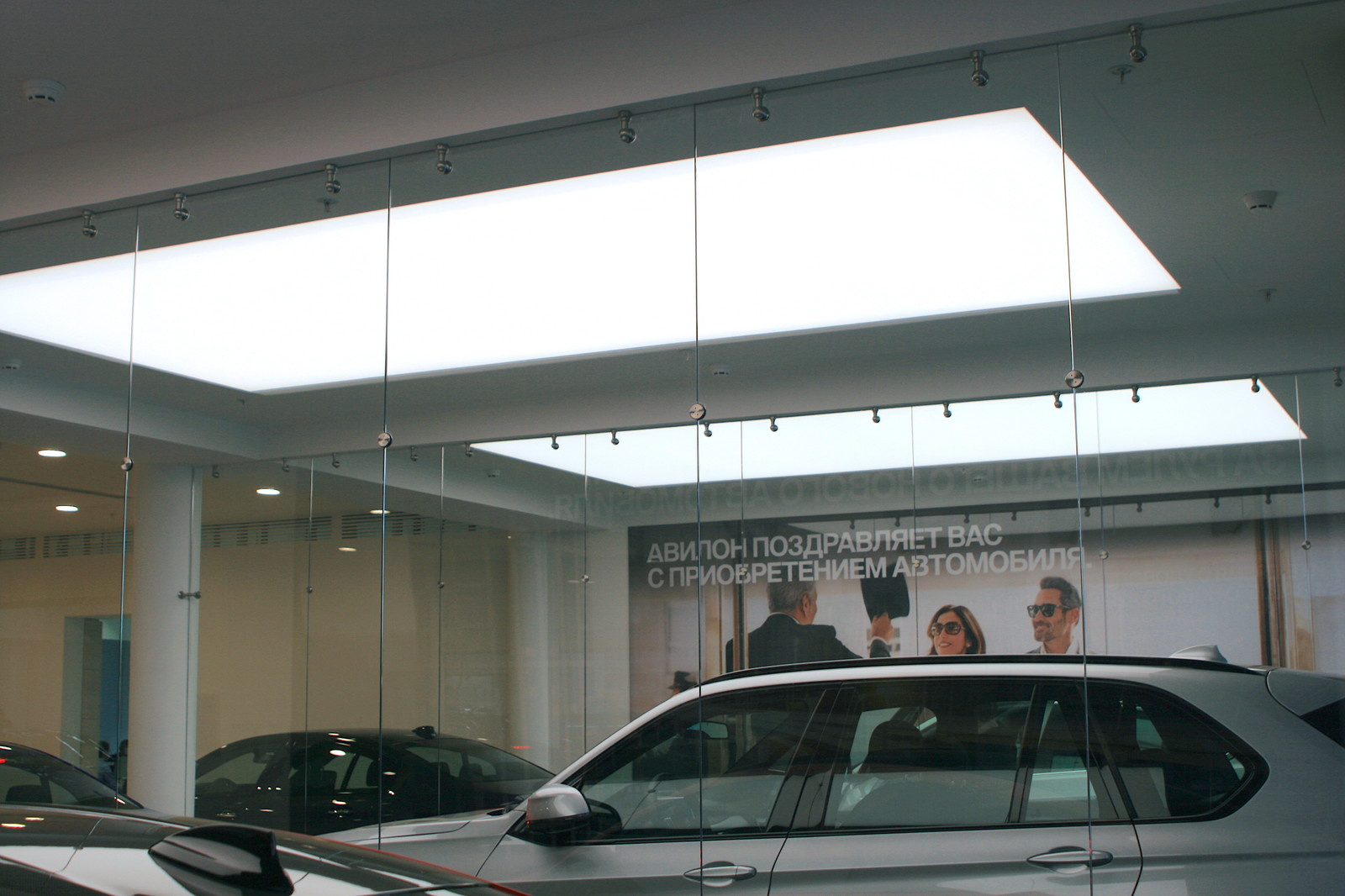 Светодиодное освещение в автосалоне BMW