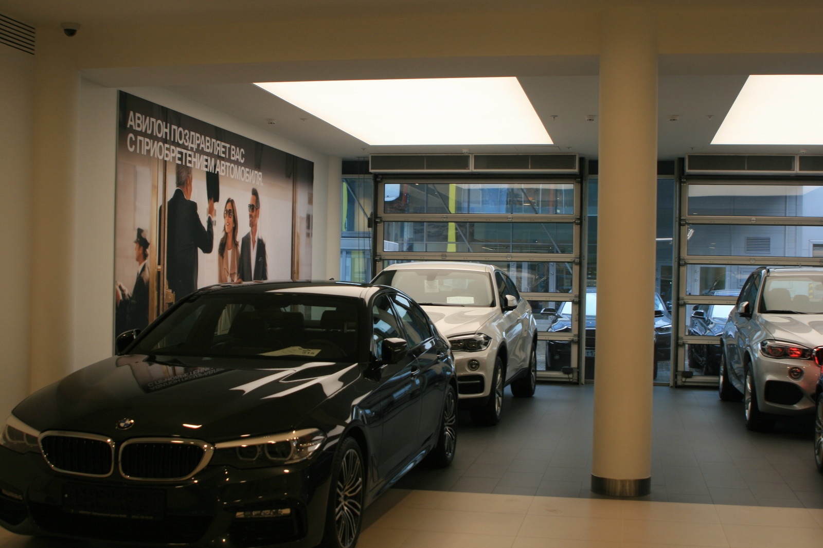 Светодиодное освещение в автосалоне BMW
