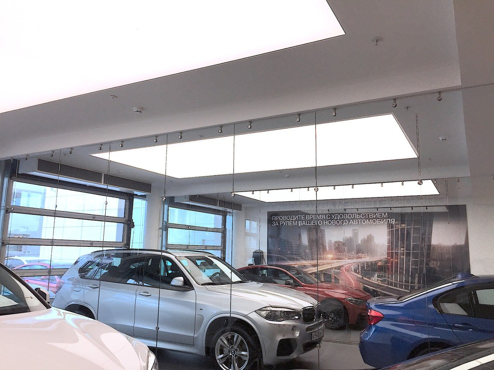 Обложка проекта: Светодиодное освещение в автосалоне BMW