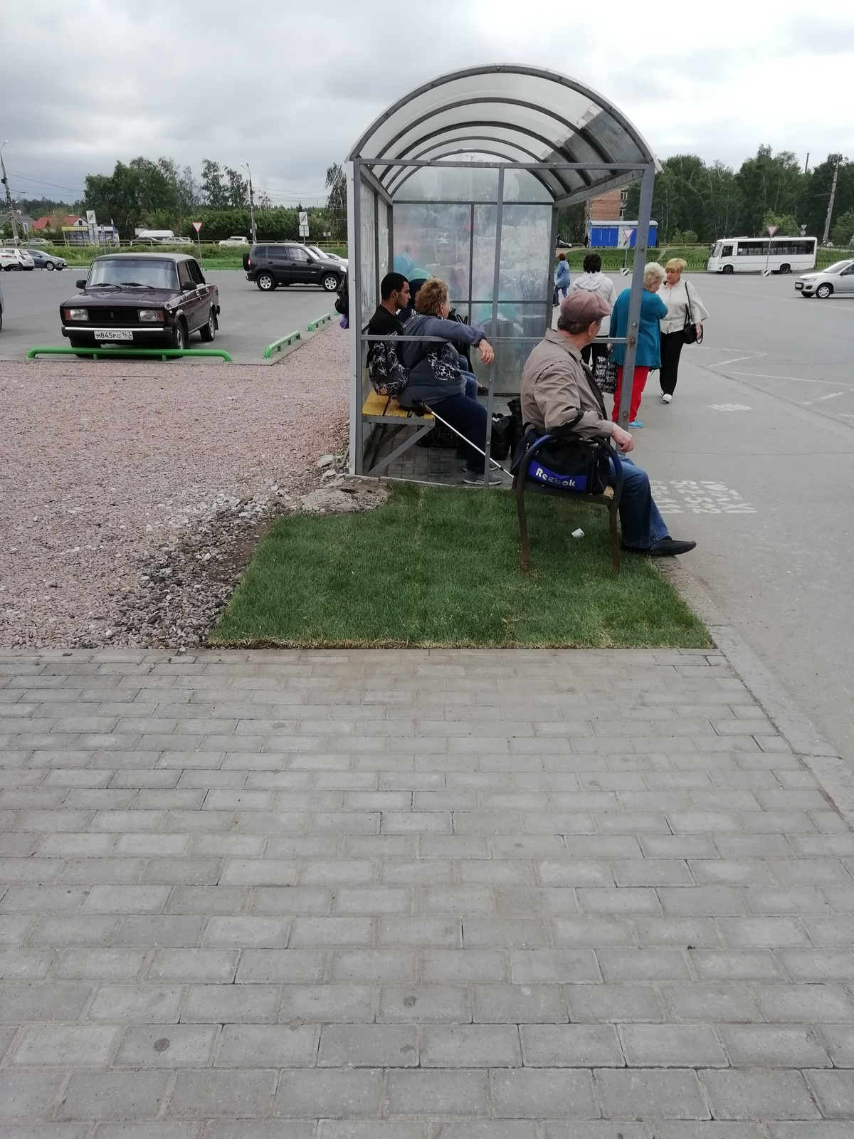 "ТРЦ Парк Хаус" - Укладка рулонного газона, г. Тольятти