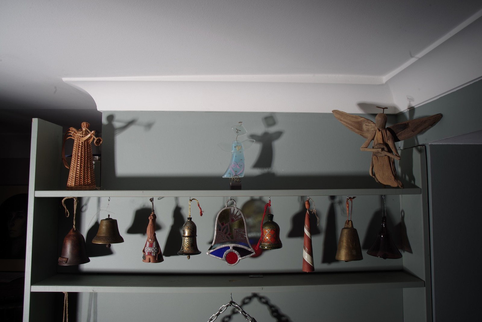 Три ангела над гостиной