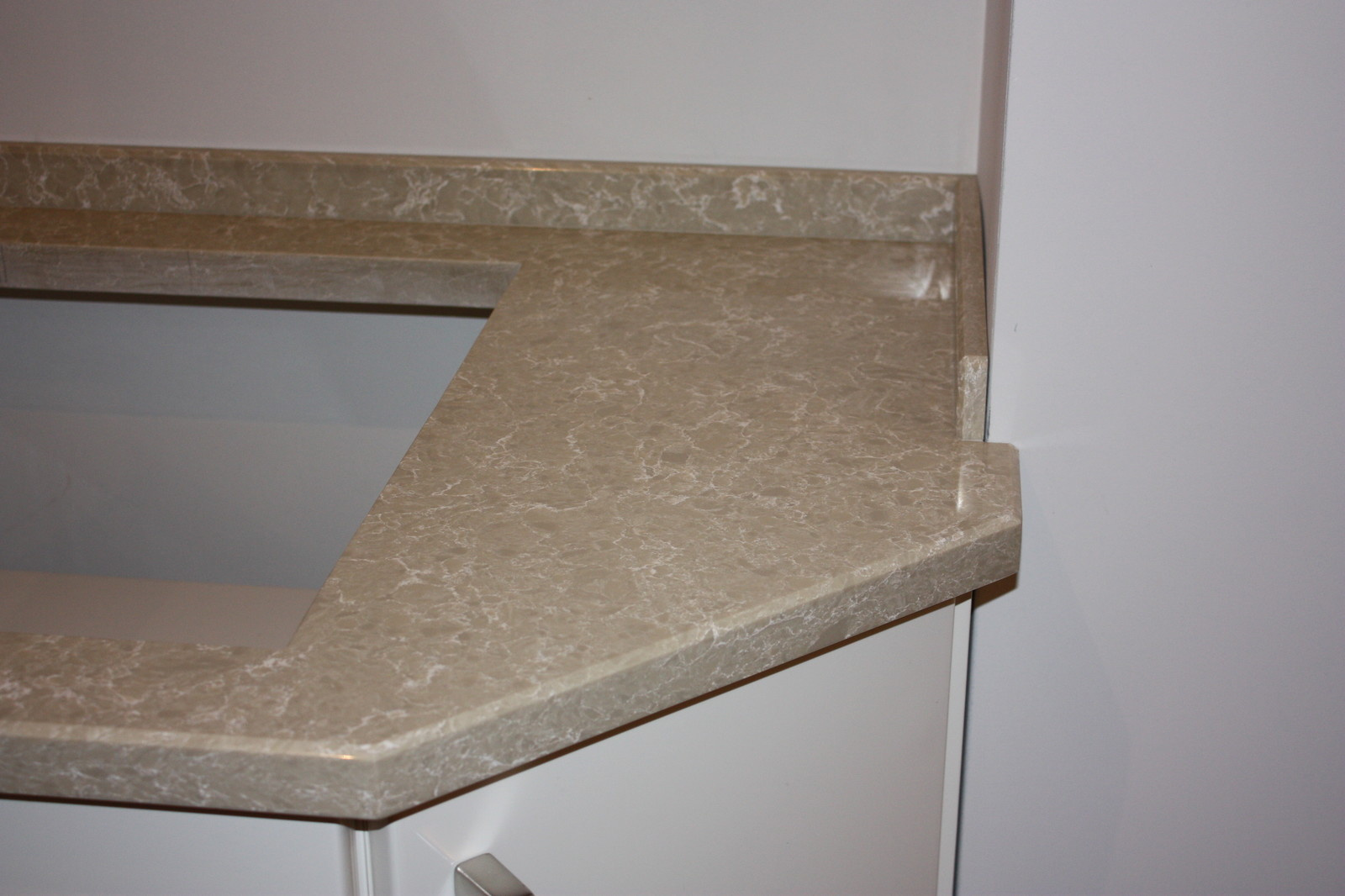 Кухонная столешница для персонала из кварца Techistone (Чехия)