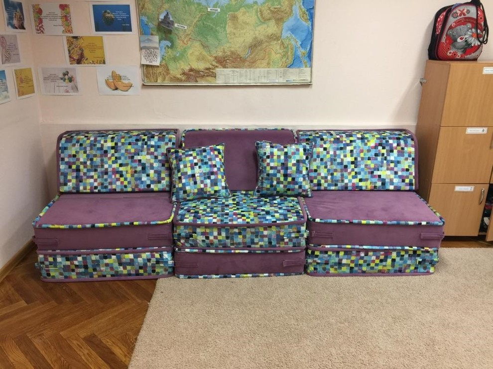 Бескаркасный диван школа "Радуга"