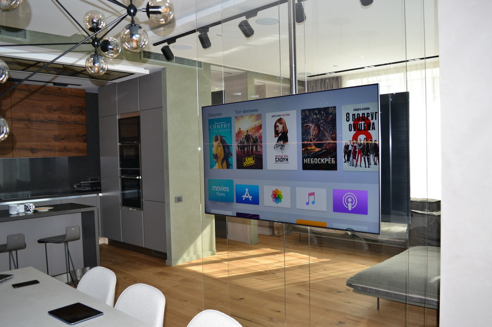 Био камин с двумя телевизорами