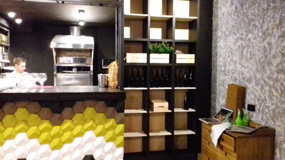 Мебель из массива дерева для ресторана.