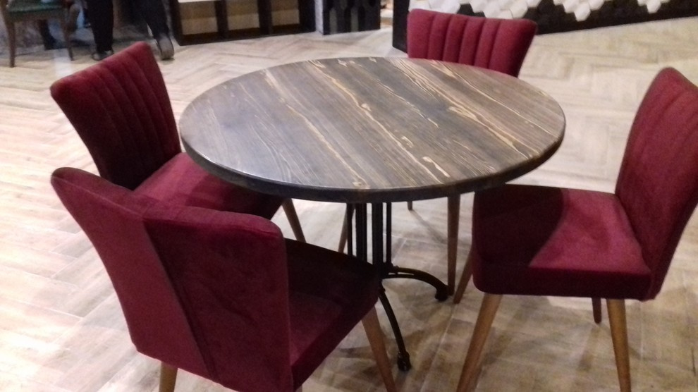 Мебель из массива дерева для ресторана.