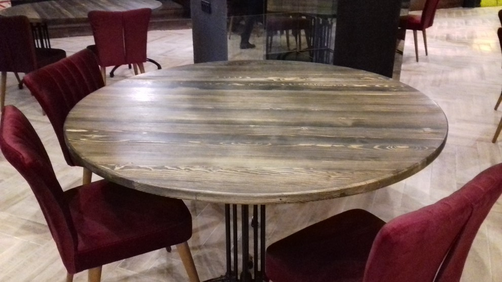 Мебель из массива дерева для ресторана.