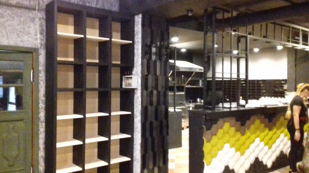 Мебель из массива дерева для ресторана.