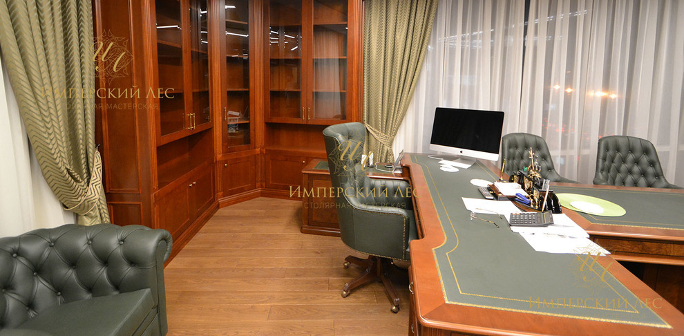 Кабинет из массива дерева