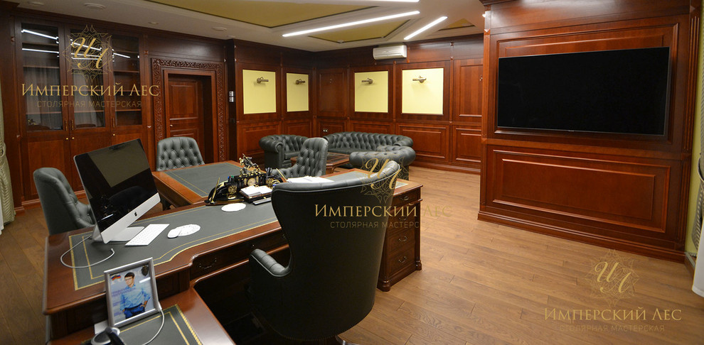 Кабинет из массива дерева