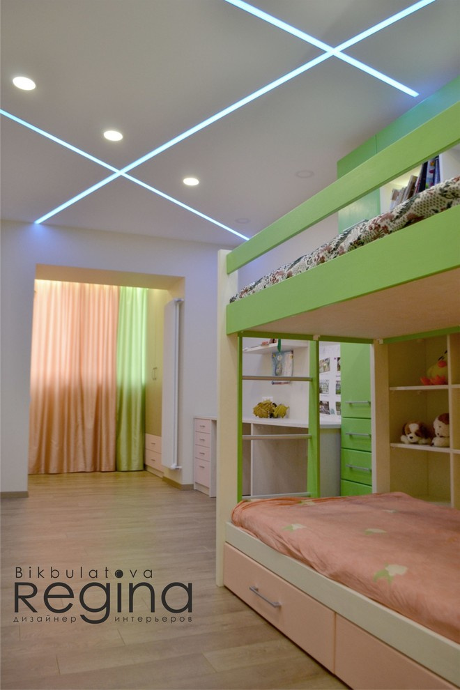 Дом с полосками для большой семьи