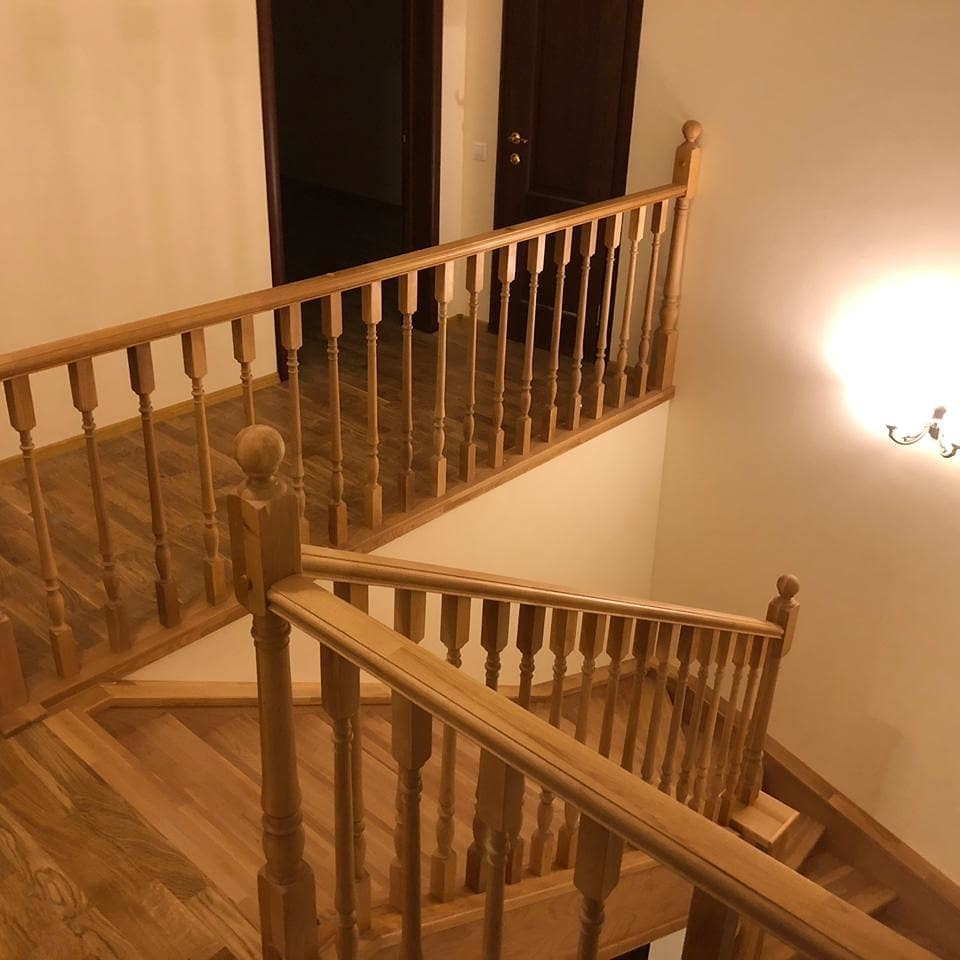 Классическая деревянная лестница