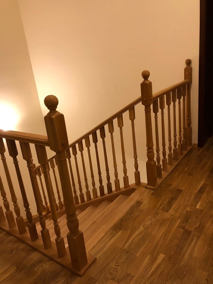 Классическая деревянная лестница