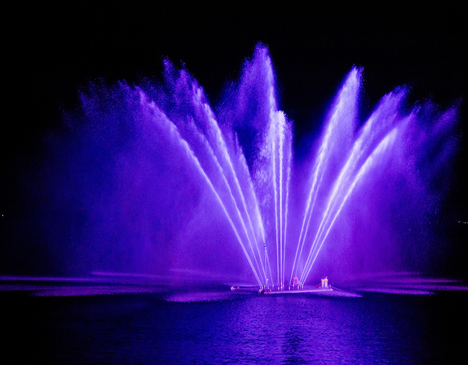 Плавающий фонтан Саратов / Floating fountain