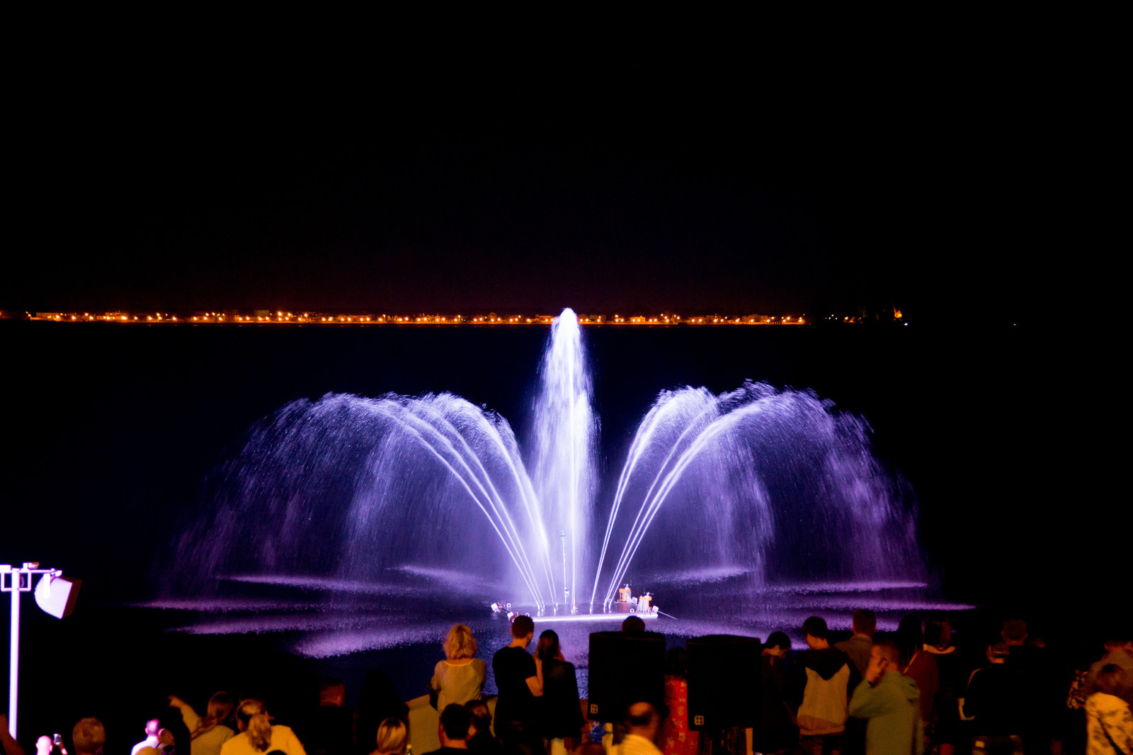 Плавающий фонтан Саратов / Floating fountain