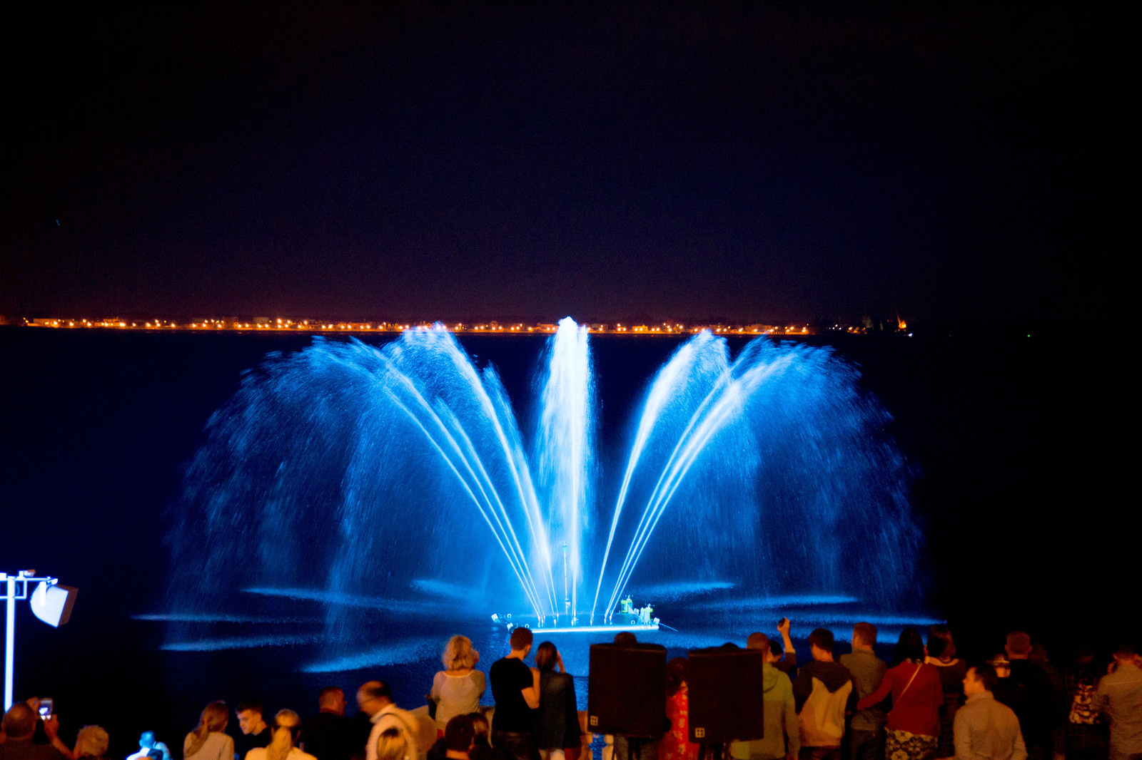 Плавающий фонтан Саратов / Floating fountain