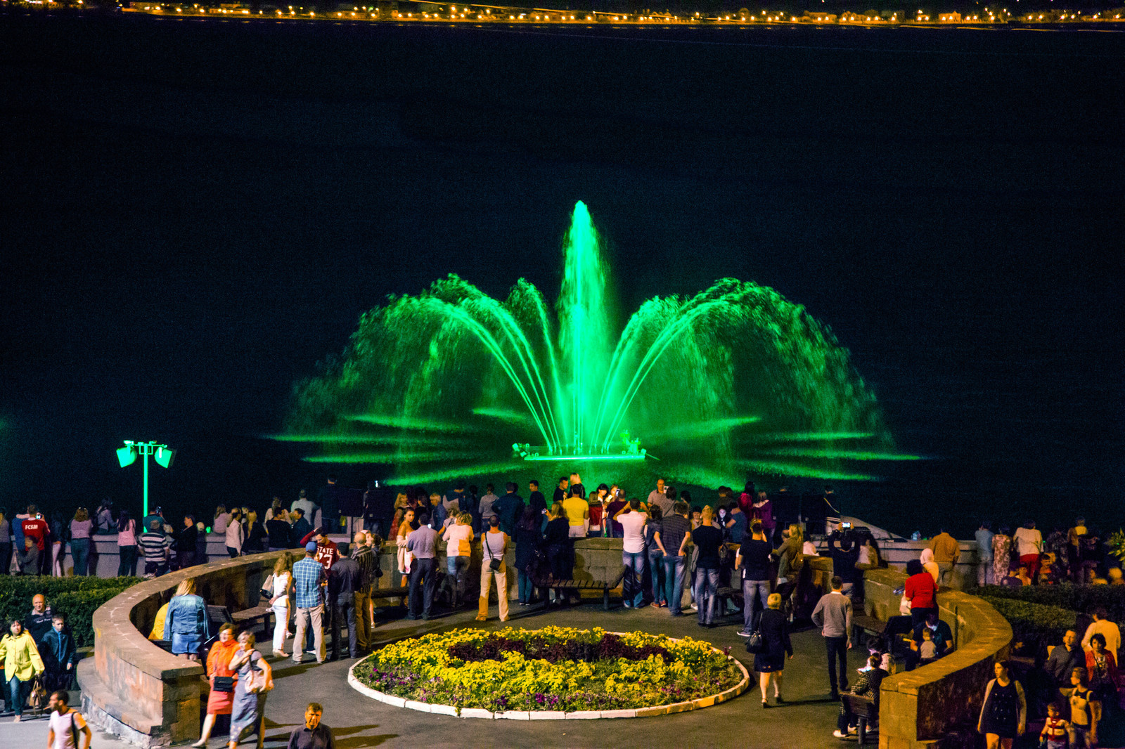 Плавающий фонтан Саратов / Floating fountain