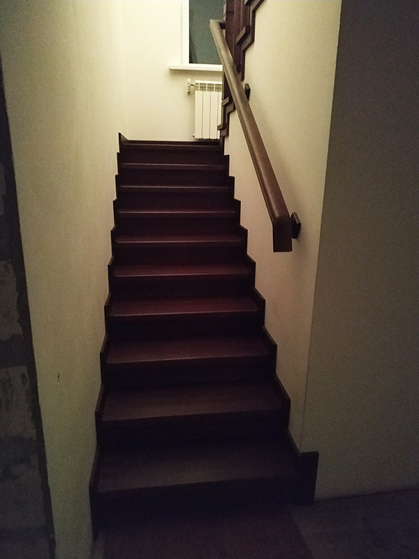 Отделка бетонной лестницы массивом дуба