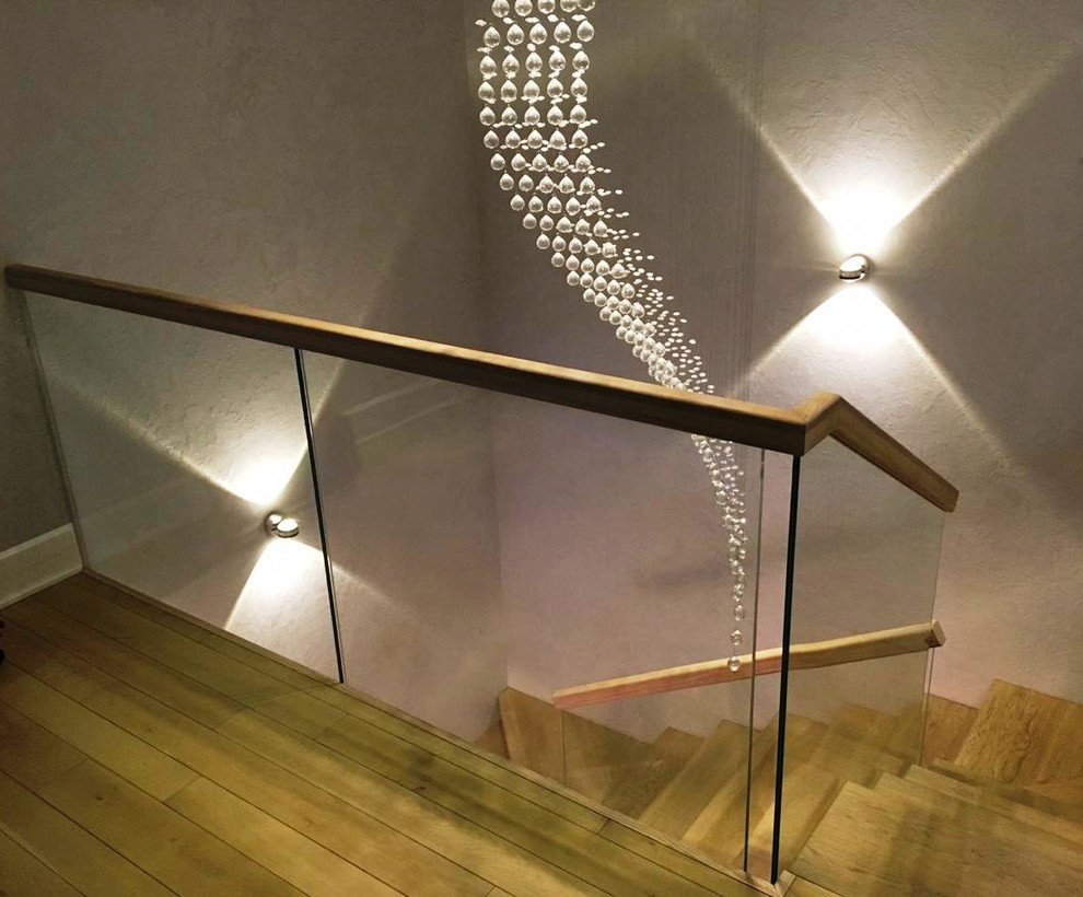 Облицовка бетонного марша,  ограждение из стекла