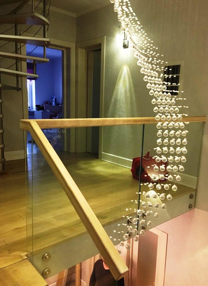 Облицовка бетонного марша,  ограждение из стекла