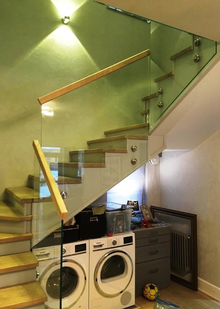 Облицовка бетонного марша,  ограждение из стекла