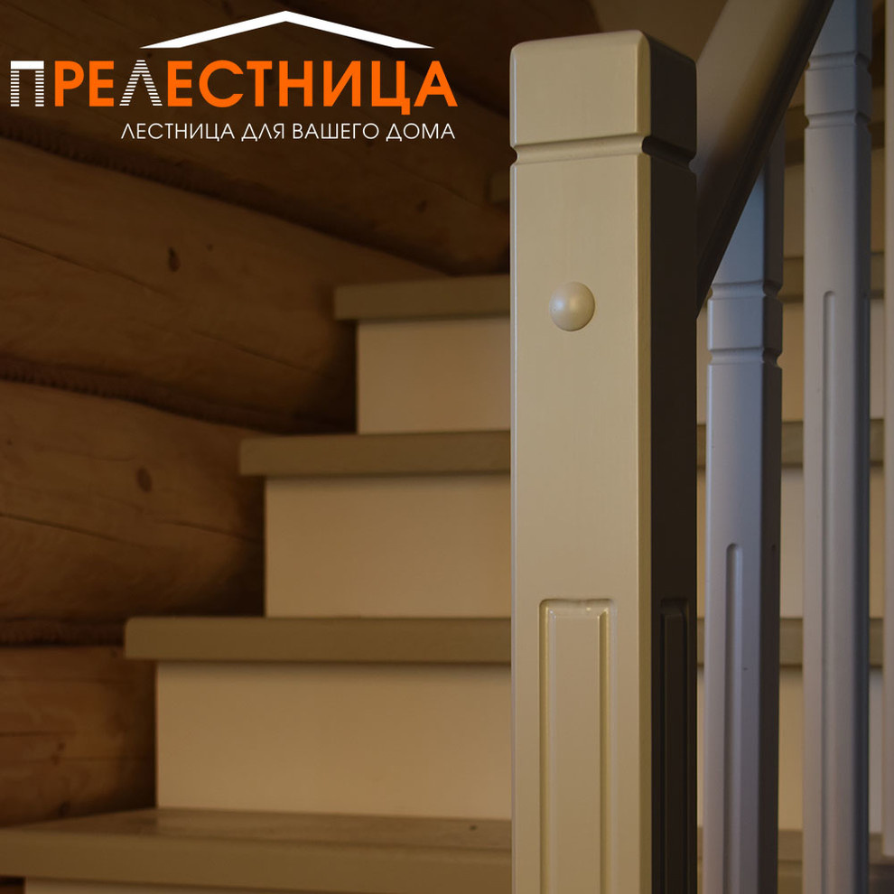 Лестница на металлокаркасе с ступенями из ясеня