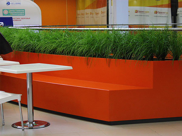 Лавочки и облицовка клумб в ТРЦ