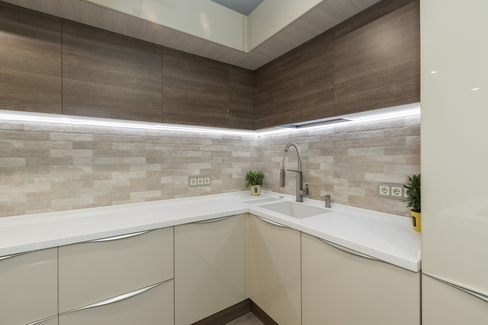 Современная кухня с островом