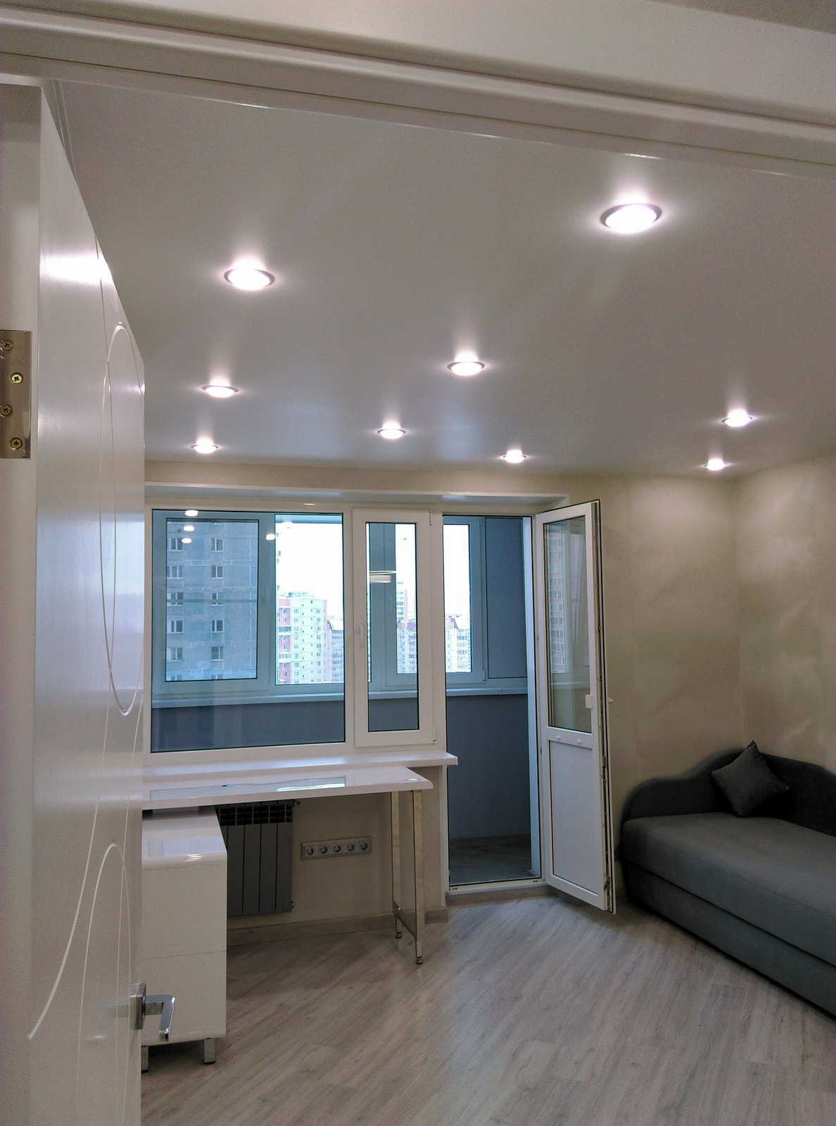 Однокомнатная квартира в серых тонах