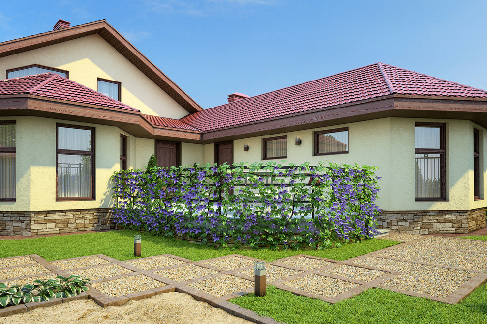 Вид с детской площадки на террасу.