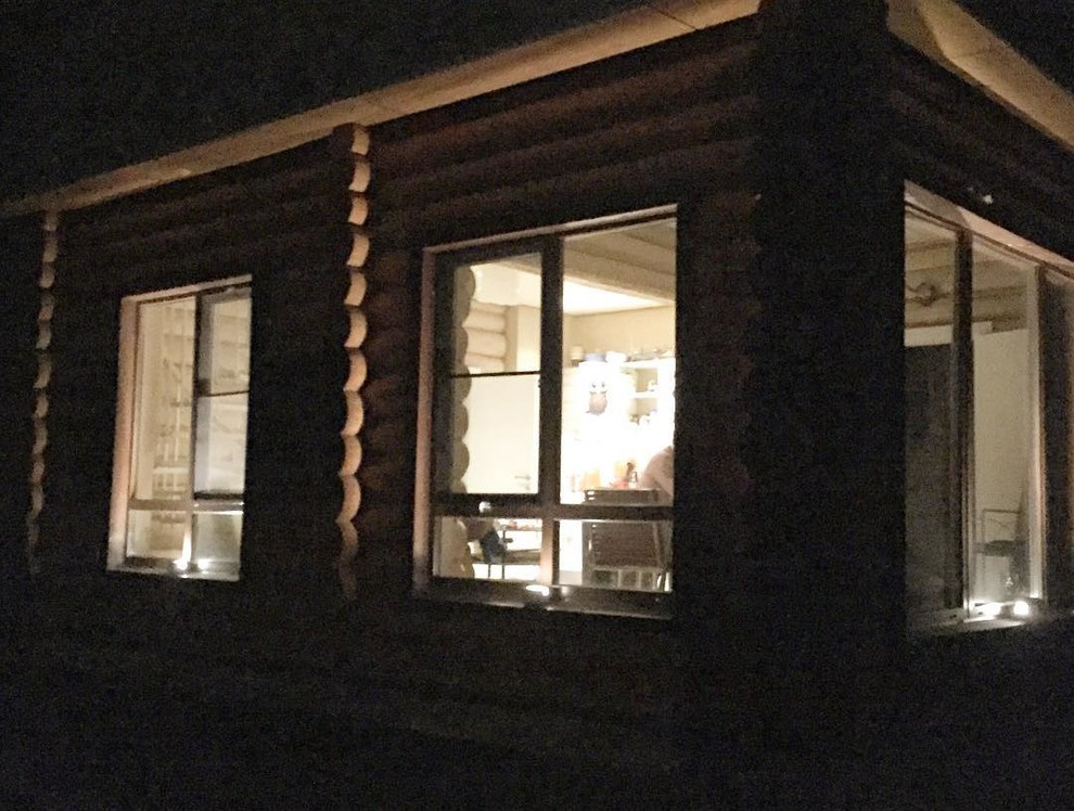 Освещение бревенчатого дома.