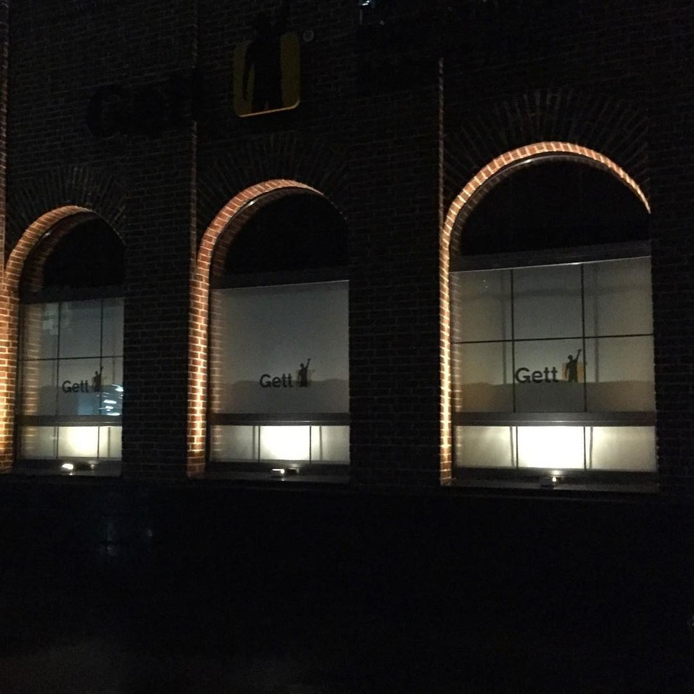 Освещение фасада