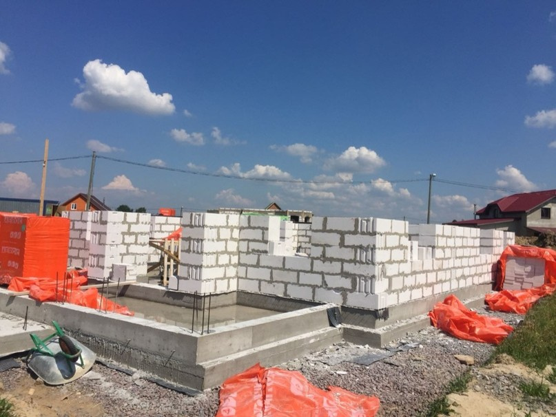 Строительство дома из газобетона.