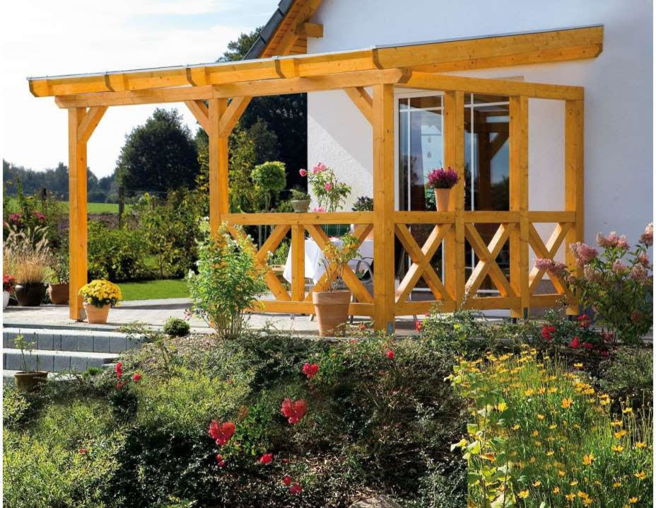 Навес к дому с ограждением