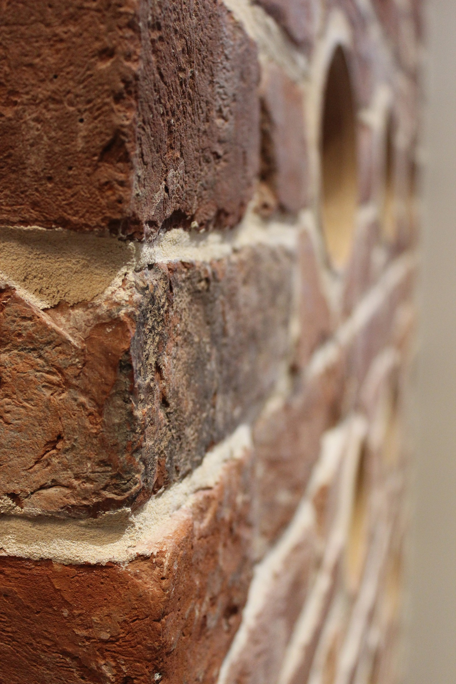 Кирпич и дерево