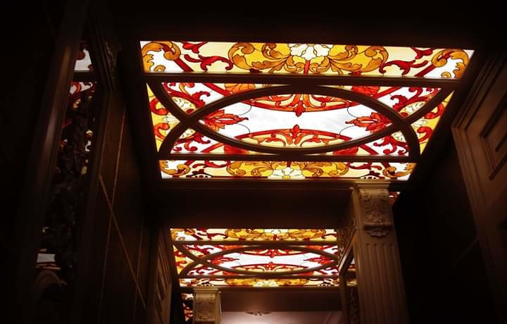 Витражный потолок