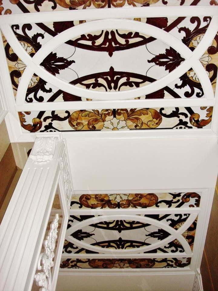 Витражный потолок