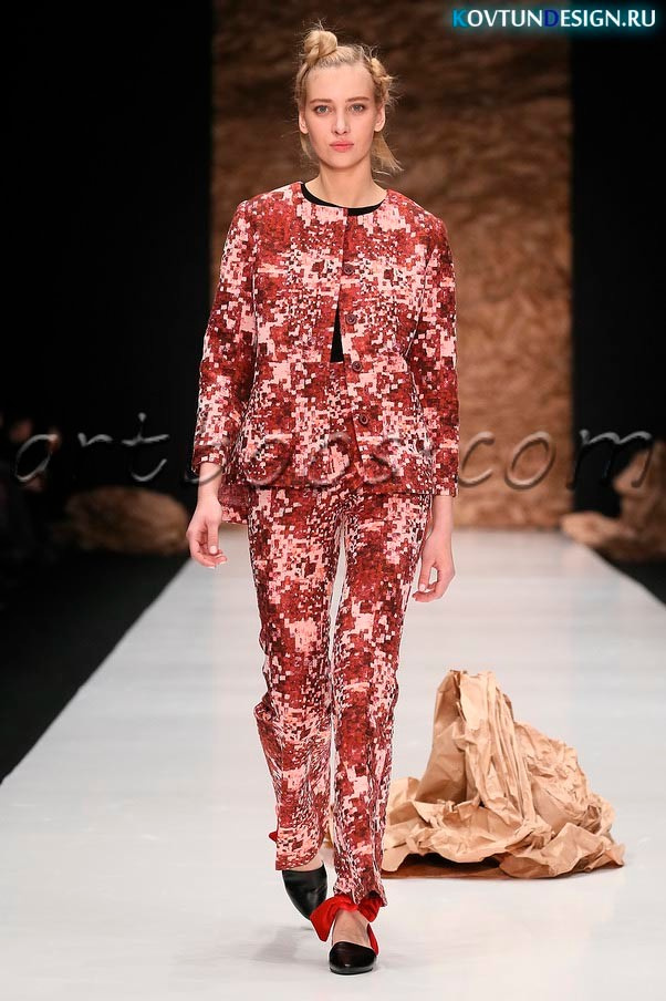 Показ А.Ванюшиной на Mercedes Benz design week